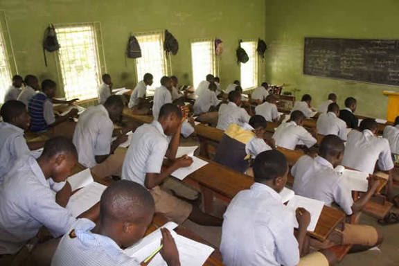How to Read Smart and Pass SSCE Exams in Nigeria – Proven Tips for Students